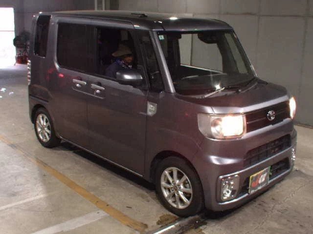 Toyota Pixis Mega LA700A 2021